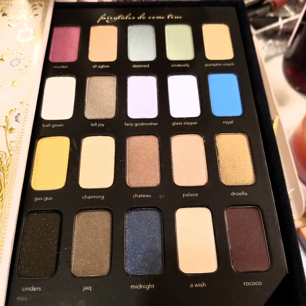 Disney Cinderella Storybook Pallet - Picture 2 of 8